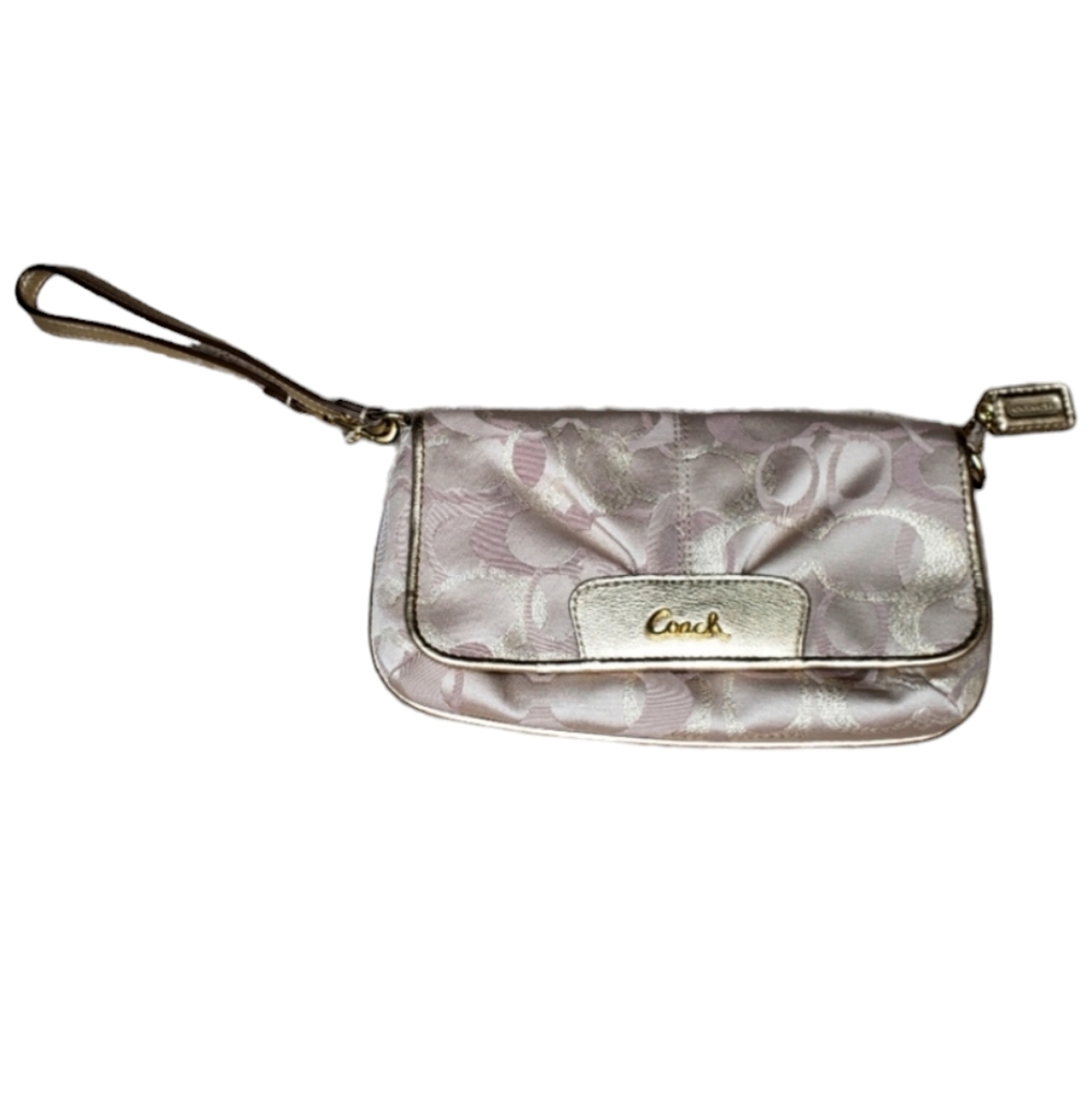 *NWT* Coach Wristlet